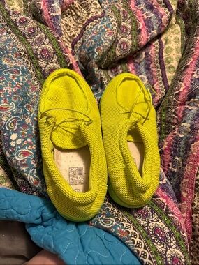 Women’s Neon Yellow Mesh Lace-Up Sneakers